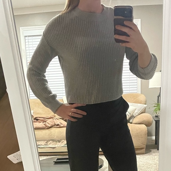 Cropped Sweater - Picture 2 of 6